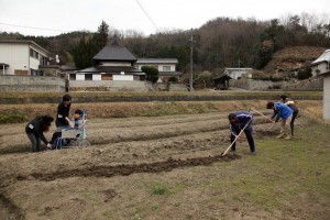 広島県福山市の施設は休耕地が増えている地域で、付加価値の高い「自然栽培」に取り組み始めています。